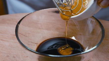 Рецепт лука-порея с соусом винегрет