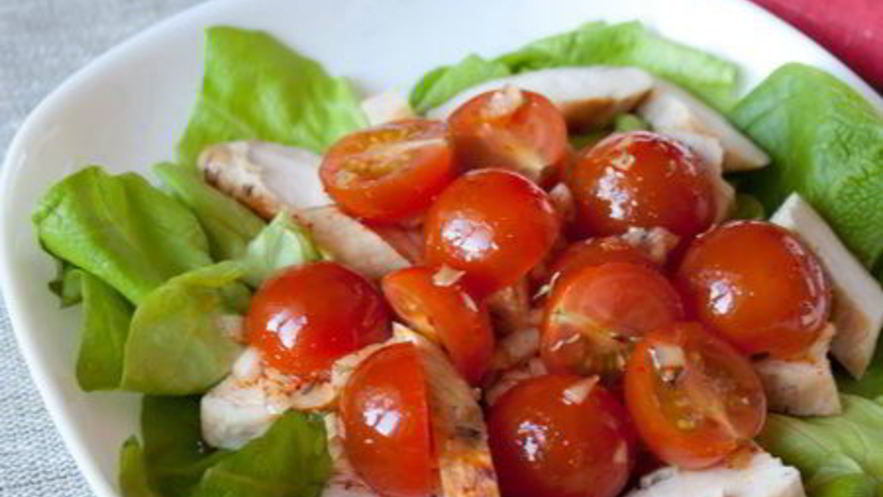 Рецепт салата с курицей, томатами и шафрановым винегретом