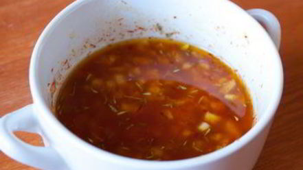 Рецепт салата с курицей, томатами и шафрановым винегретом