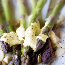 Рецепт Спаржи с винегретом из фундука