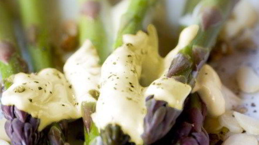 Рецепт спаржи с винегретом из фундука