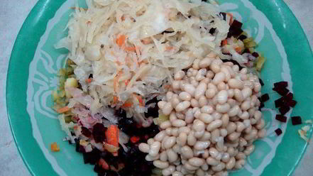 Рецепт винегрета с консервированной фасолью и квашеной капустой