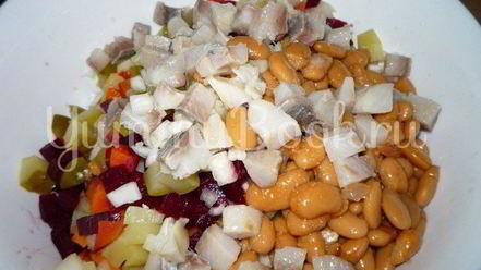 Рецепт винегрета с сельдью и консервированной фасолью