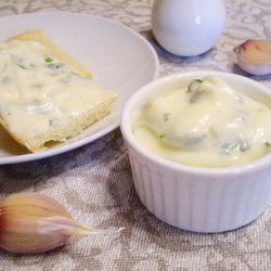 Рецепт Домашнего майонеза на курином яйце с чесноком и зеленью