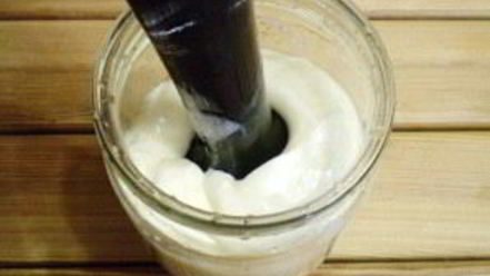 Рецепт домашнего майонеза на курином яйце с чесноком и зеленью