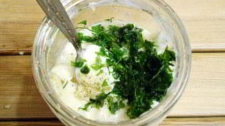 Рецепт домашнего майонеза на курином яйце с чесноком и зеленью