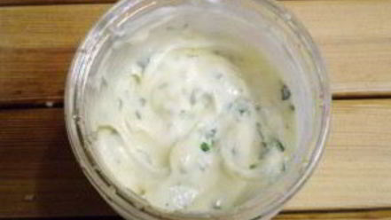 Рецепт домашнего майонеза на курином яйце с чесноком и зеленью