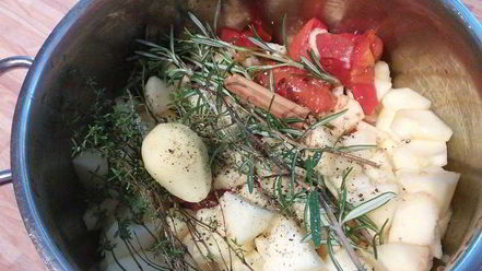 Рецепт домашнего томатно-яблочный кетчуп со свежими пряными травами