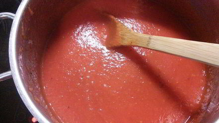 Рецепт домашнего томатно-яблочный кетчуп со свежими пряными травами