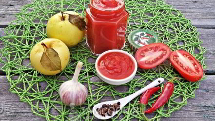 Рецепт кетчупа из помидоров с яблоками на зиму