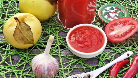 Рецепт кетчупа из помидоров с яблоками на зиму