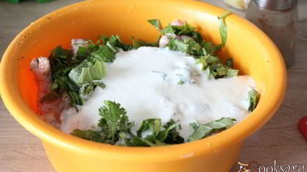 Рецепт маринада для курицы на кефире с чесноком и травами