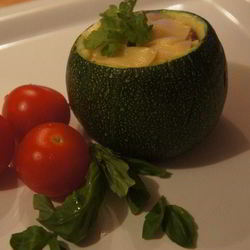 Рецепт Фаршированного круглого цукини с соусом песто