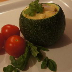 Рецепт Фаршированного круглого цукини с соусом песто