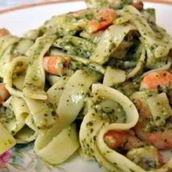 Рецепт Фетучинь аль денте с соусом песто и креветками