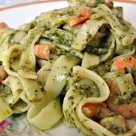 Рецепт Фетучинь аль денте с соусом песто и креветками