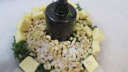 Рецепт филе индейки с соусом песто из укропа