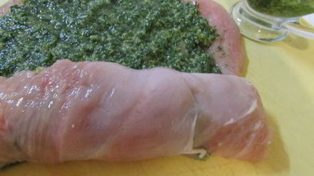 Рецепт филе индейки с соусом песто из укропа