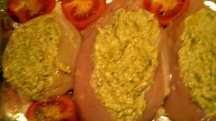 Рецепт куриного филе с соусом песто