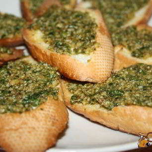 Рецепт Острого песто с козьим сыром и кинзой