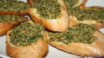 Рецепт острого песто с козьим сыром и кинзой