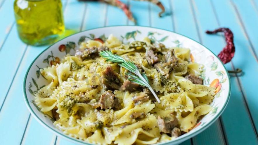 Рецепт пасты с соусом песто и курицей