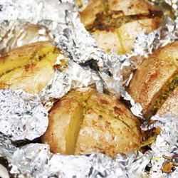 Рецепт Печеного картофеля с соусом песто