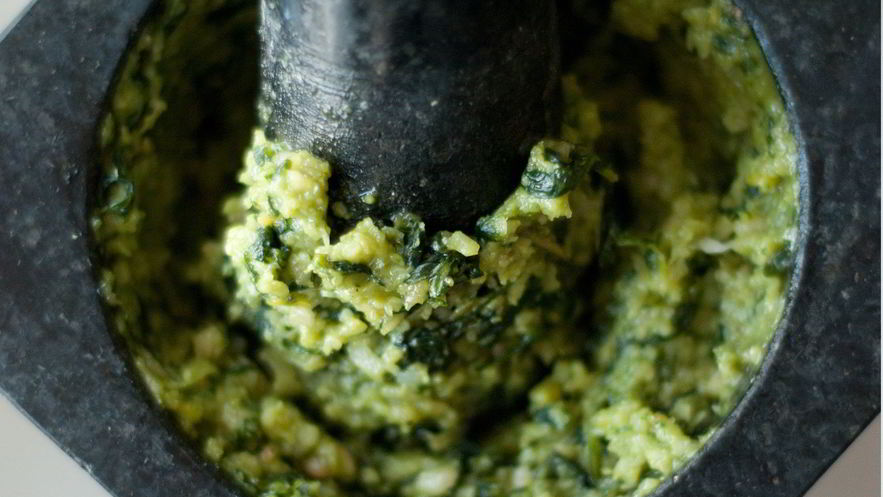 Рецепт песто из лимонного базилика