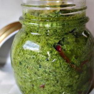 Рецепт Песто из зелени петрушки с перцем чили
