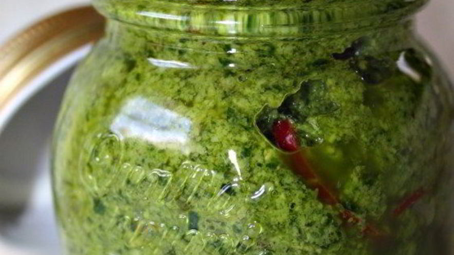 Рецепт песто из зелени петрушки с перцем чили
