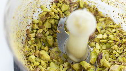 Рецепт песто из зеленого горошка с мятой и фисташками
