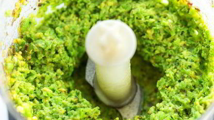 Рецепт песто из зеленого горошка с мятой и фисташками