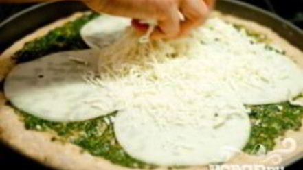 Рецепт пиццы три сыра с соусом песто