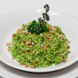 Рецепт Ризотто с соусом песто и кедровыми орешками