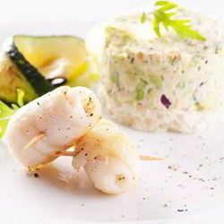 Рецепт Рулетов из камбалы с соусом песто