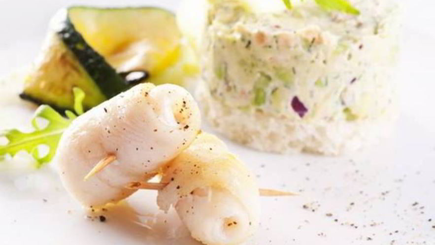 Рецепт рулетов из камбалы с соусом песто