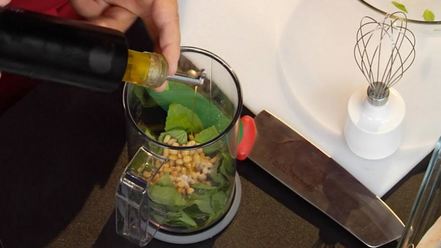 Рецепт сибаса, запеченного с соусом песто