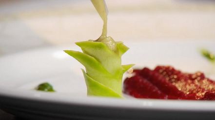 Рецепт сибаса, запеченного с соусом песто