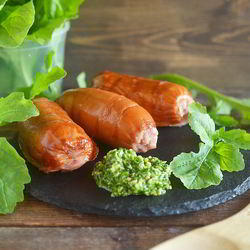 Рецепт Сосисок-гриля с соусом песто из руколлы