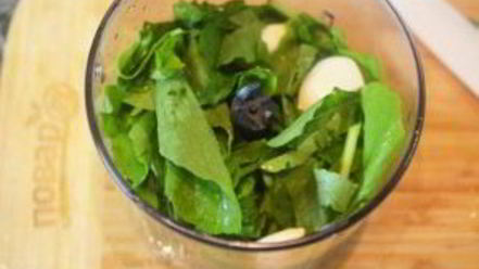 Рецепт сосисок-гриля с соусом песто из руколлы