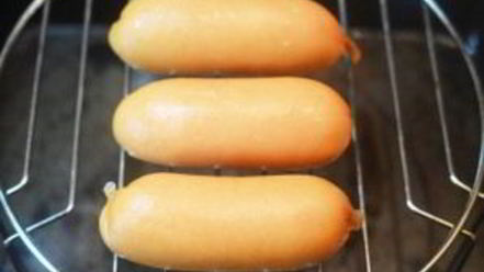 Рецепт сосисок-гриля с соусом песто из руколлы