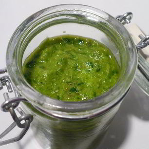 Рецепт Соуса песто с черемшой, грецкими орехами и пекорино