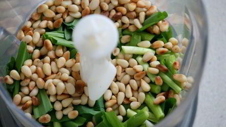 Рецепт соуса песто с черемшой