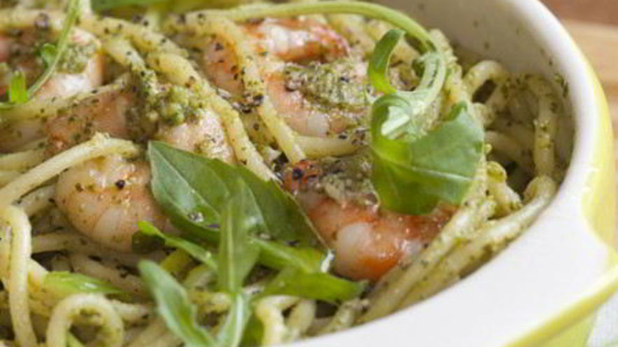 Рецепт спагетти с соусом песто и королевскими креветками