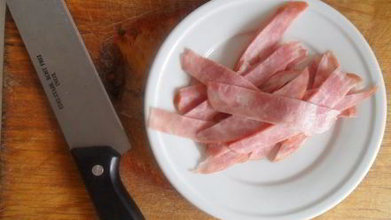 Рецепт спагетти с ветчиной, моцареллой под соусом песто