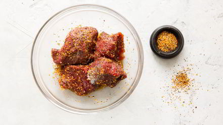 Рецепт стейка на гриле с соусом песто