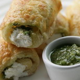 Рецепт Закуски из козьего сыра с соусом песто