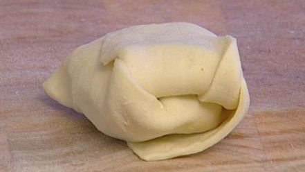 Рецепт закуски из козьего сыра с соусом песто