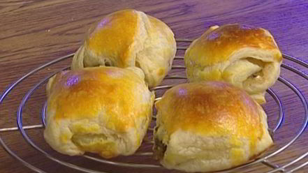 Рецепт закуски из козьего сыра с соусом песто