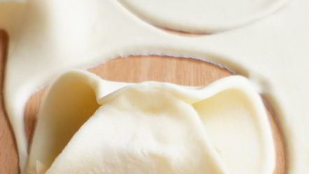 Рецепт закусочных кнопок с соусом песто и моцареллой